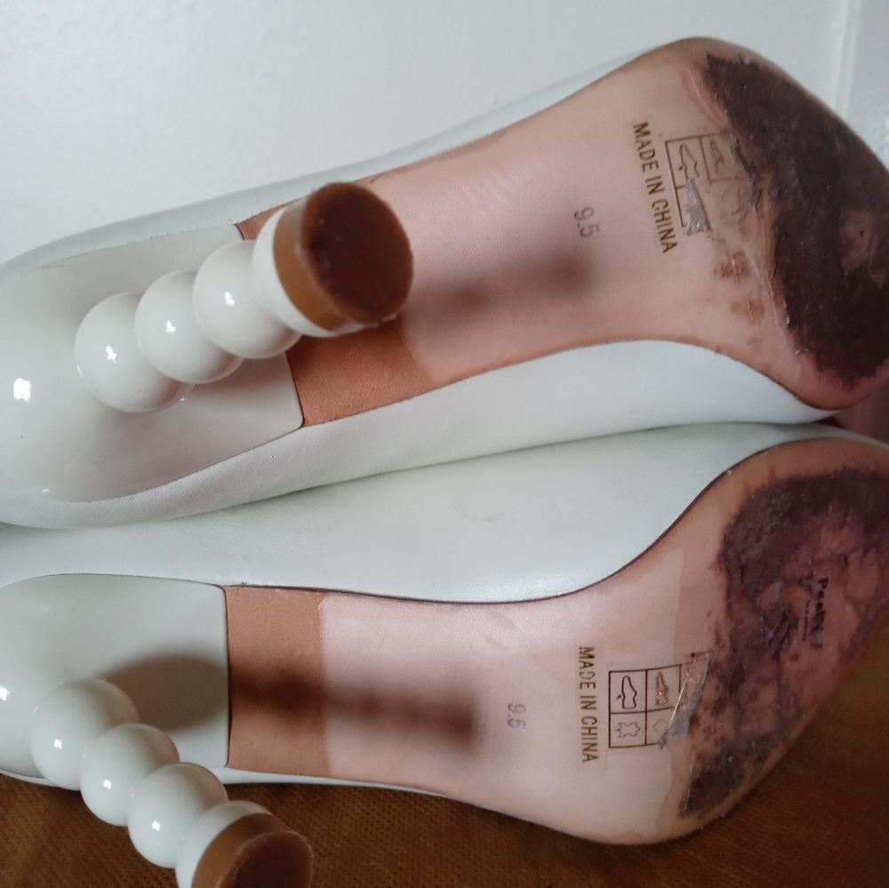 Women's Shoe Size 9.5 - Picture 4 of 6